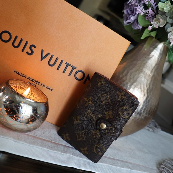 Louis Vuitton Handbags - Louis Vuitton Monogram Canvas Kisslock Bifold Wall